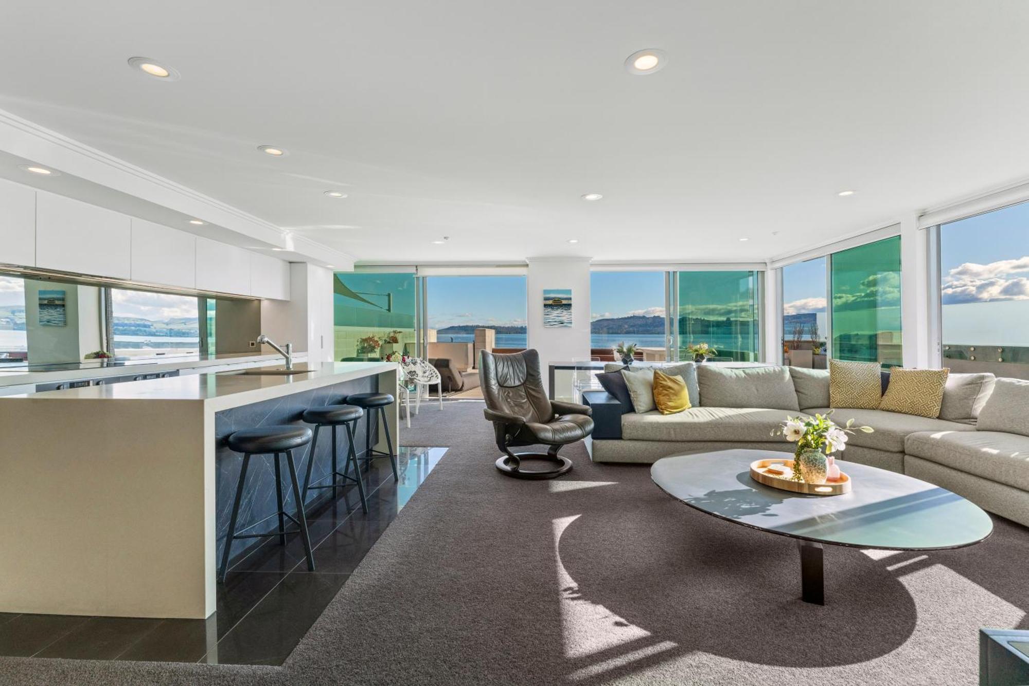Sacred Waters Taupo Aparthotel Bagian luar foto The interior of a typical apartment