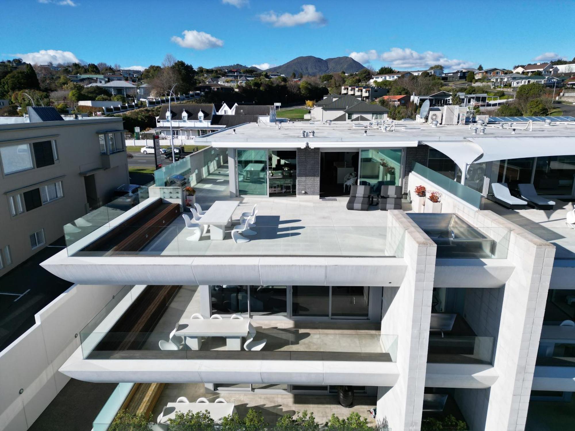 Sacred Waters Taupo Aparthotel Bagian luar foto The penthouse at 100 on Oxford