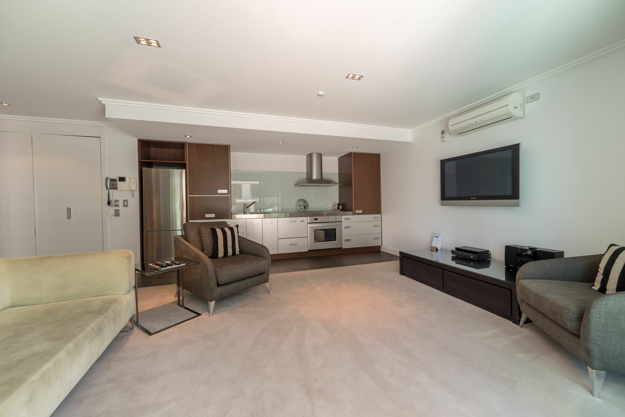 Sacred Waters Taupo Aparthotel Bagian luar foto A typical apartment at the complex