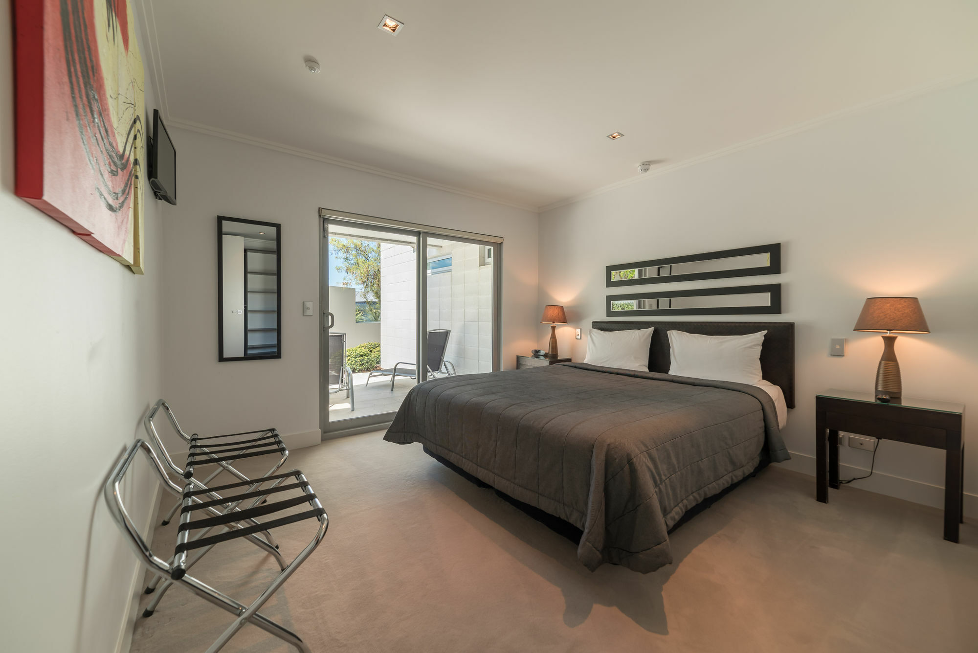 Sacred Waters Taupo Aparthotel Bagian luar foto A bedroom