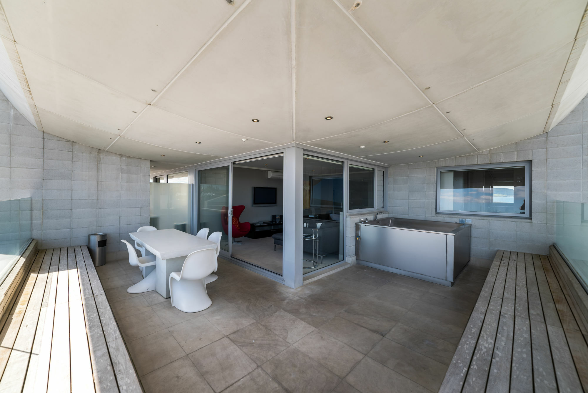 Sacred Waters Taupo Aparthotel Bagian luar foto The penthouse